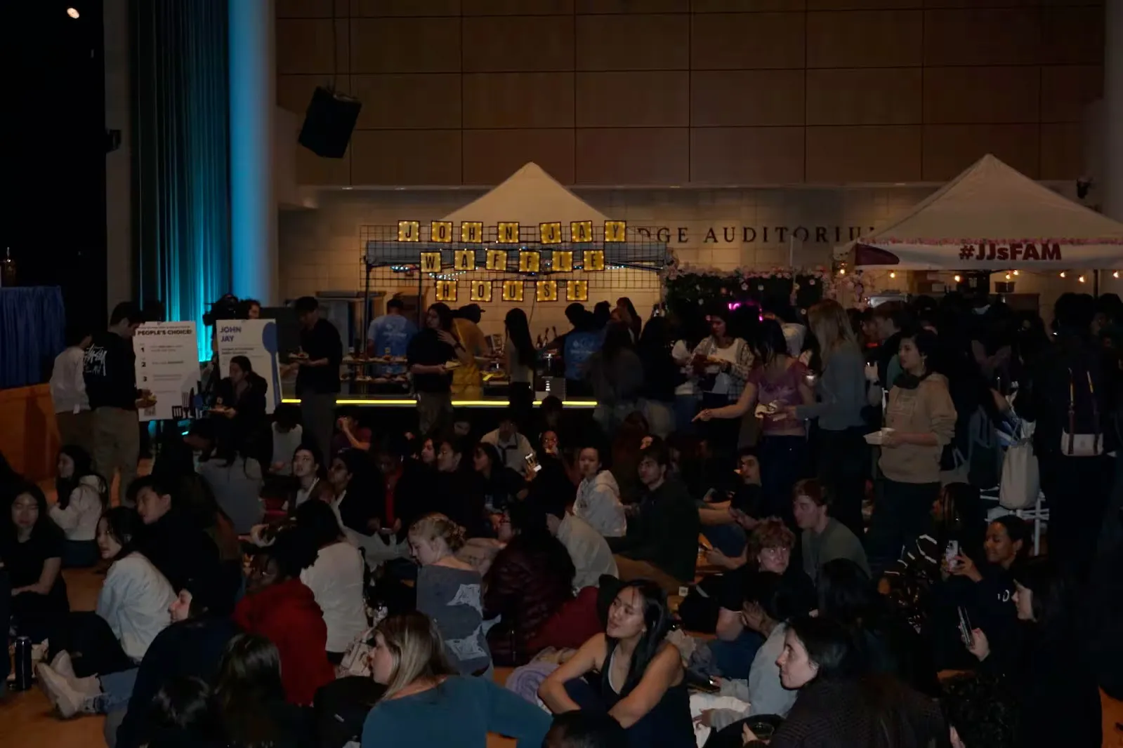 A crowd gathers around Lerner Auditorium during Battle of the Dining Halls.